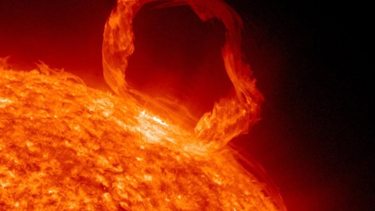 Die NASA hat ein 120 000 km großes Loch in der Sonne entdeckt! Das wird passieren!