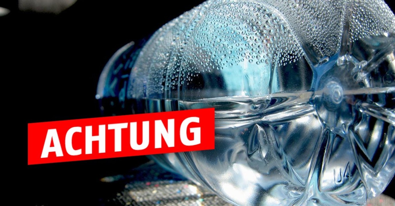 Sie lässt eine alte Plastikflasche im Auto liegen! Was dann passiert ist lebensgefährlich!