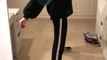 Optische Täuschung: Wie viele Beine hat die Frau im Spiegel?