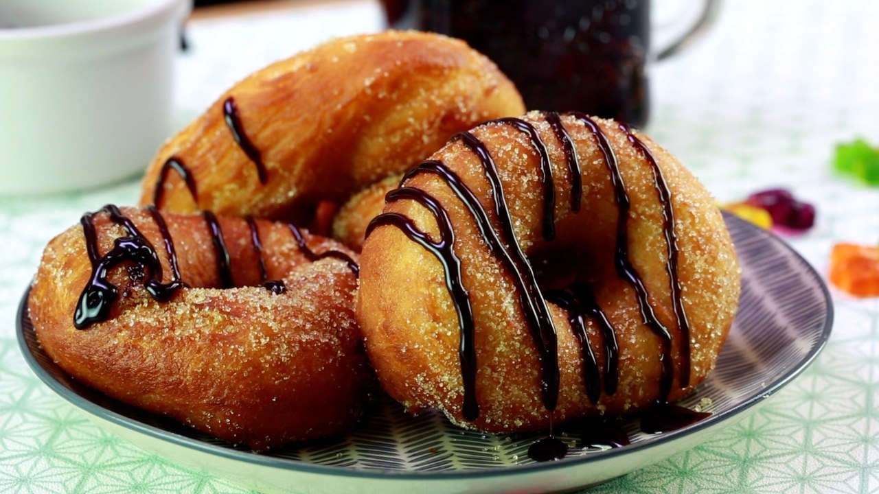 Rezept: Hausgemachte Donuts... leicht zubereitet und unbeschreiblich lecker!