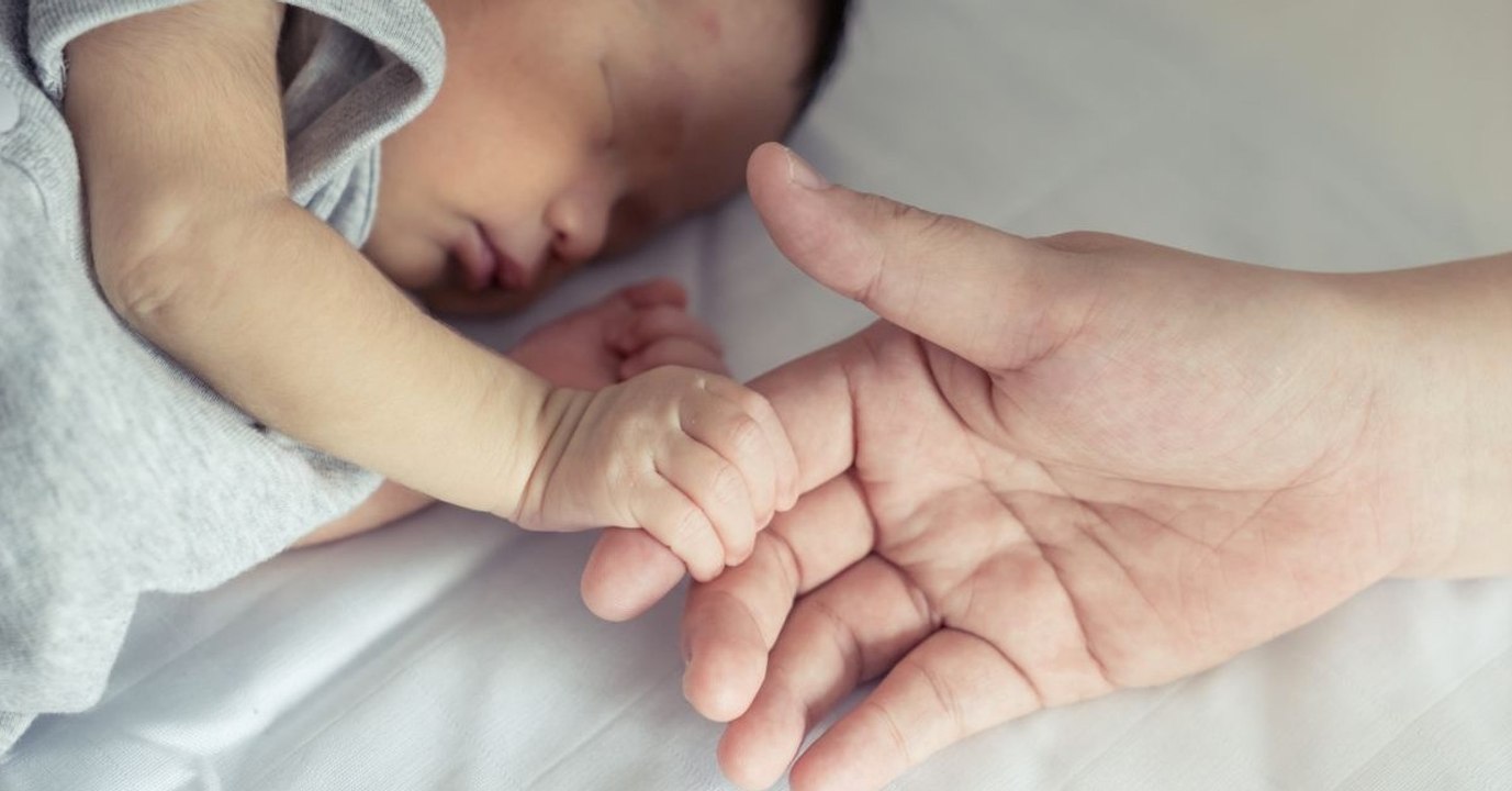 Diese Frau ist mehr als mutig! Sie holt ihr Kind selbst per Kaiserschnitt auf die Welt!