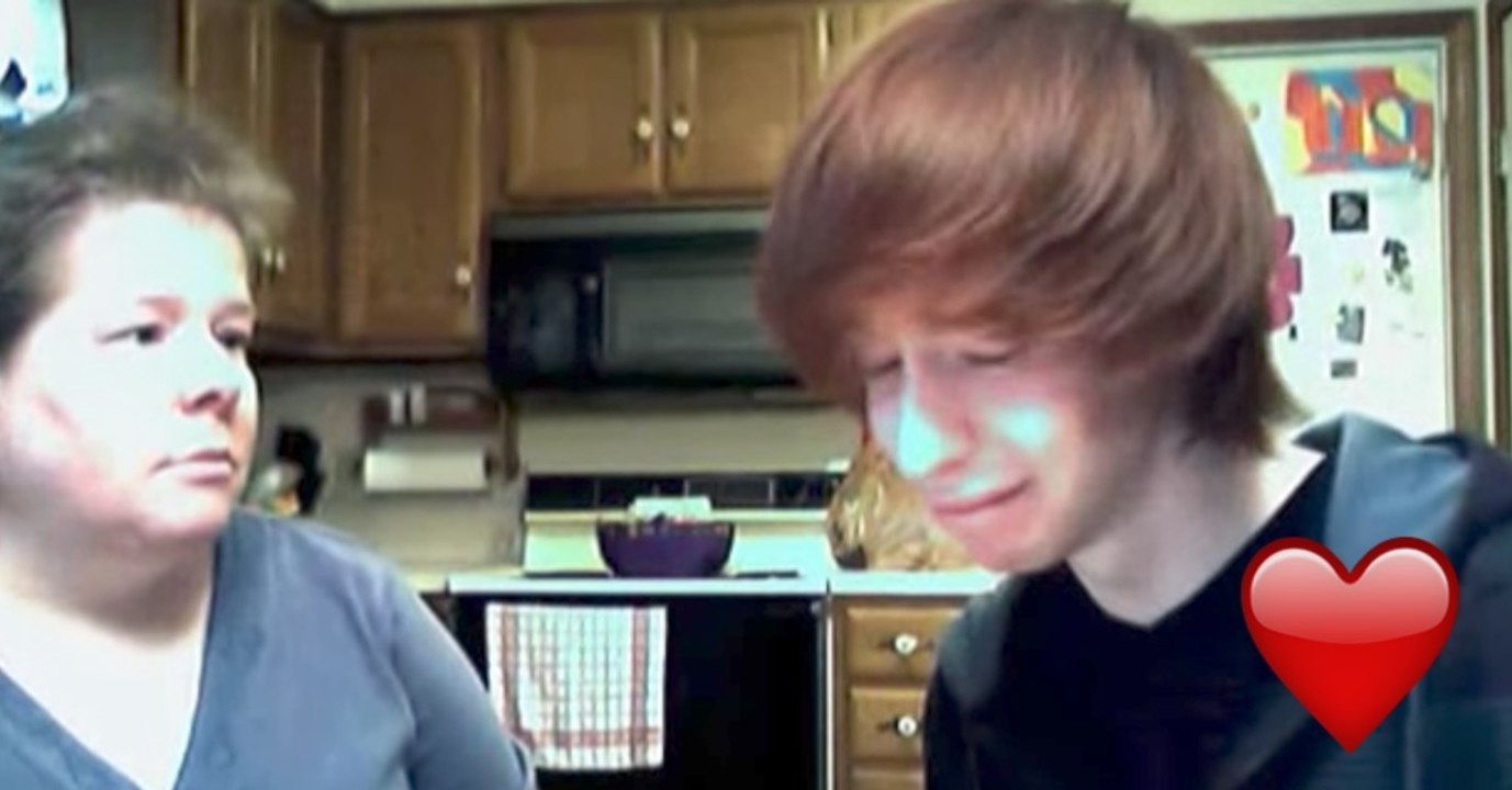 Er sagt seiner Mama, dass er schwul ist. Ihre Reaktion geht unter die Haut!