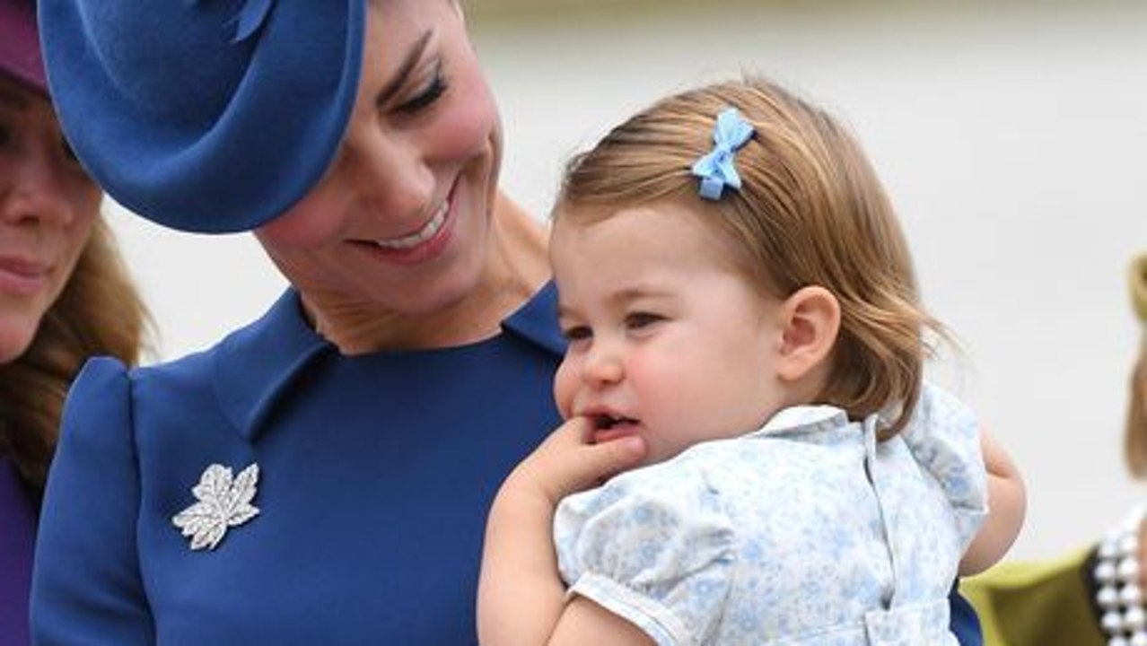 Aus diesem unglaublichen Grund muss Prinzessin Charlotte immer eine Haarspange tragen!