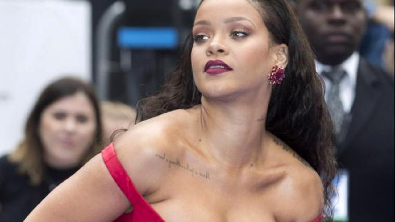 Rihannas Kleid haut alle auf dem roten Teppich um! Schaut hier: