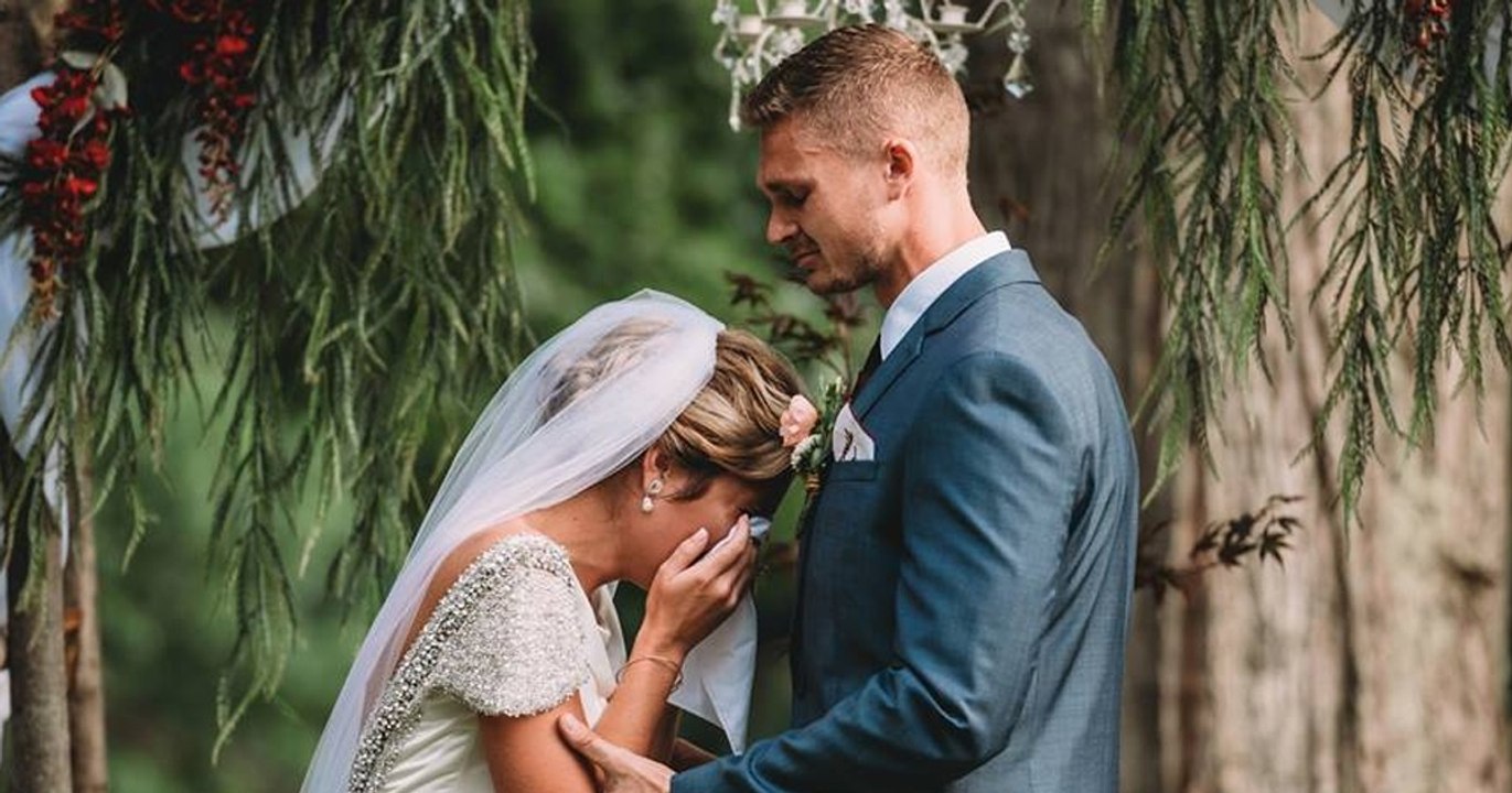 Verstorbener Großvater erklärt dieses Brautpaar zu Mann und Frau!