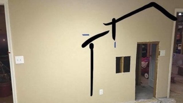 Heimwerker: Ein Vater baut ein Spielhaus für seine Kinder