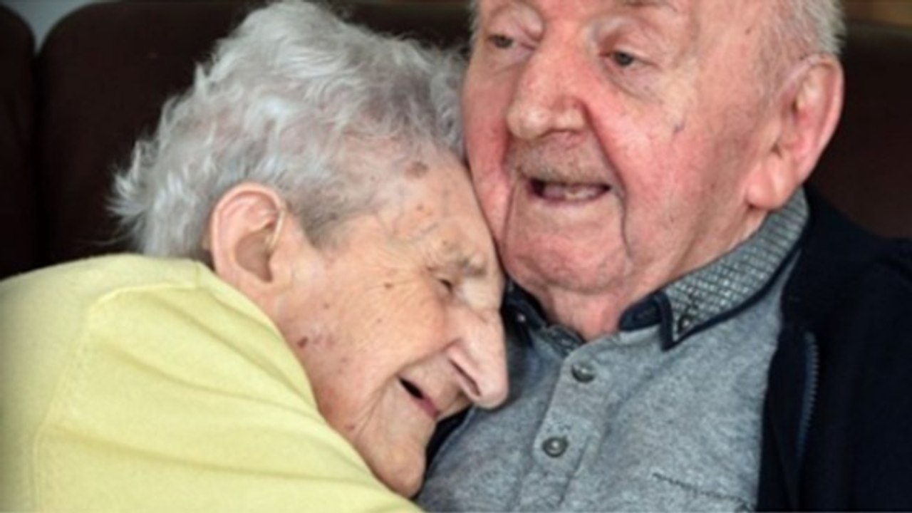 Mit 98 Jahren zieht sie ins Altersheim, um sich dort um ihren 80-jährigen Sohn zu kümmern