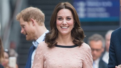 Скачать видео: Warum Kate Middleton niemals farbigen Nagellack trägt