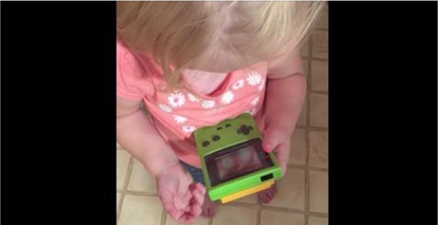 Zeitreise: So gehen Kinder von heute mit dem Gameboy der 90er Jahre um