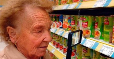 Fast blinde Rentnerin erhält Hausverbot bei Edeka. Der Grund ist empörend