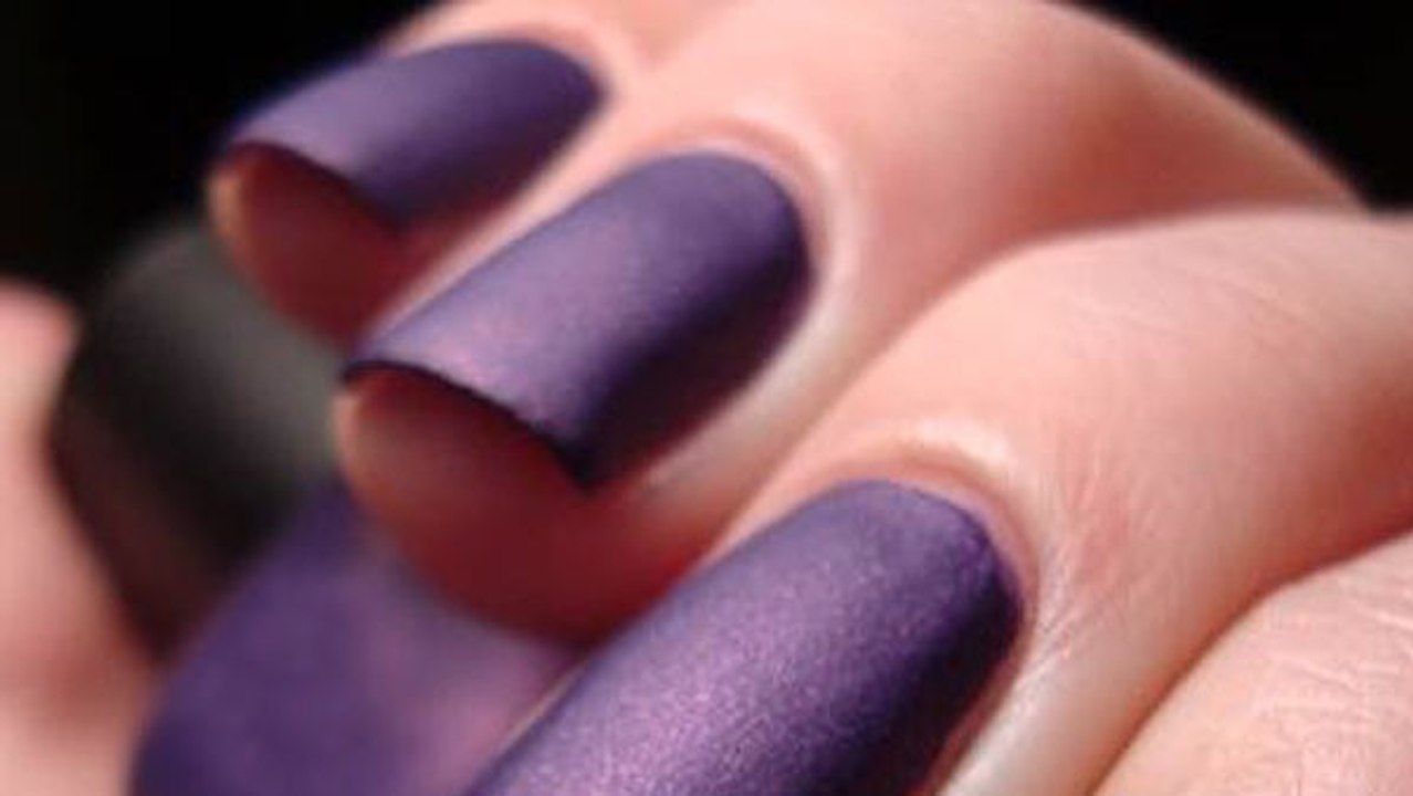 Mit diesem trick verwandelst du deinen nagellack in matt-optik