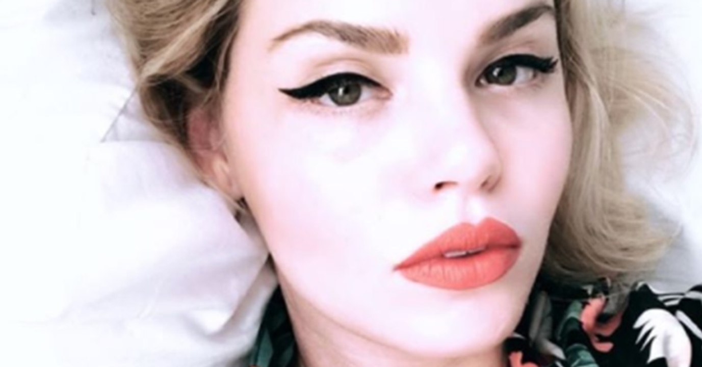 Beauty-Expertin schminkt sich ein Jahr lang nicht ab: Der Grund und die Folgen machen betroffen