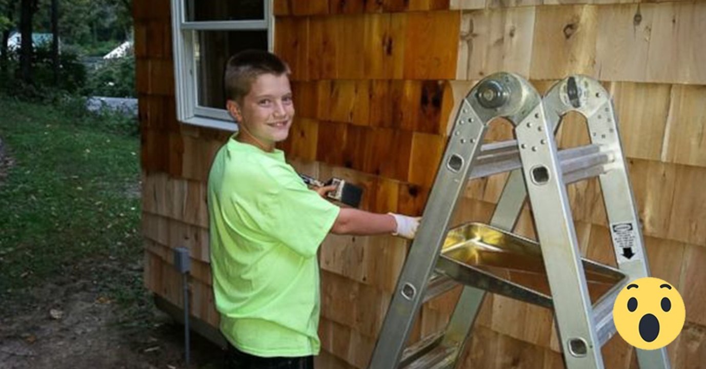 13-Jähriger baut sich sein eigenes Mini-Haus im Garten seiner Eltern