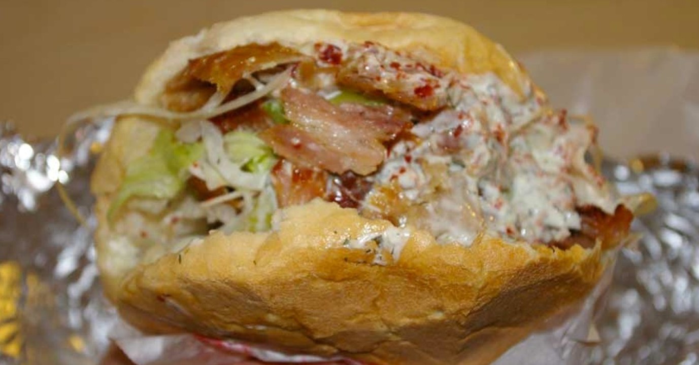 Polizei durchsucht einen Döner und nimmt den Besitzer sofort fest