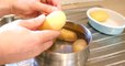 Dank diesem Trick kannst du heiße Kartoffeln pellen, ohne dir dabei die Finger zu verbrennen