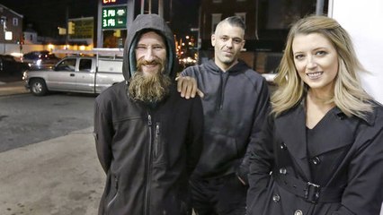 Junge Frau und Obdachloser: Diese Geschichte sorgt für große Emotionen!