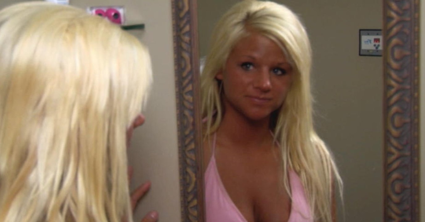 Tanorexie: Sie geht seit acht Jahren täglich drei Mal ins Solarium. So wirkt sich die Sucht auf ihren Körper aus