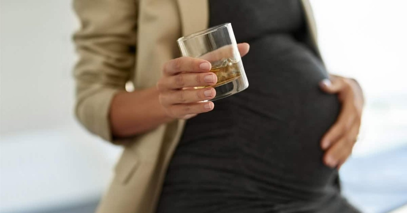 Sie trinkt jeden Tag Alkohol - obwohl sie schwanger ist!