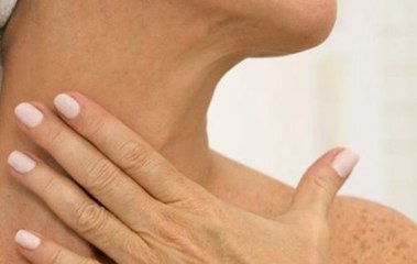 So lassen sich Falten am Hals vorbeugen und sogar entgegenwirken