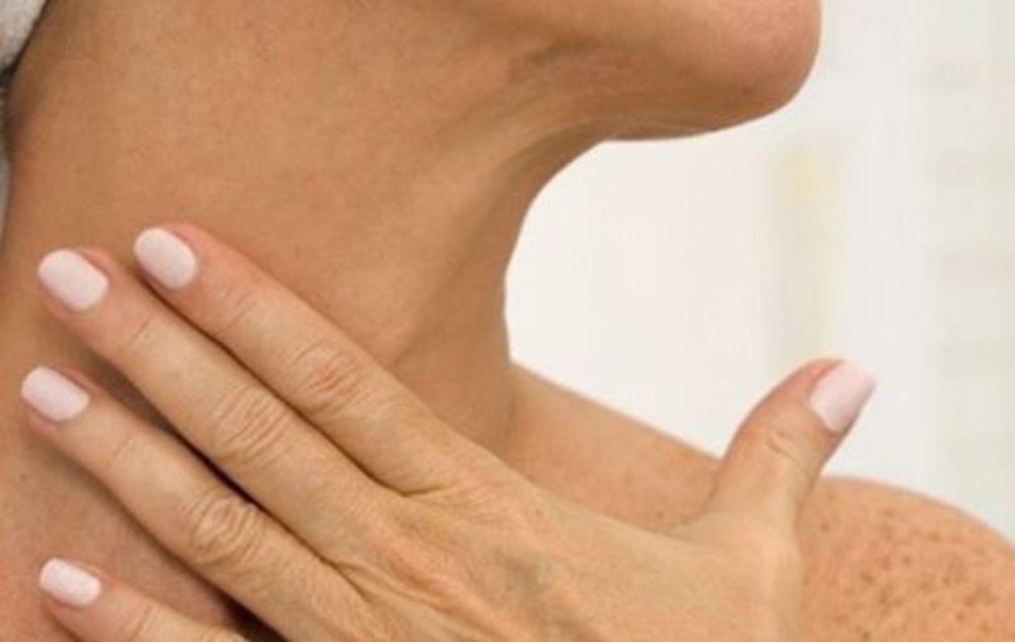 So lassen sich Falten am Hals vorbeugen und sogar entgegenwirken