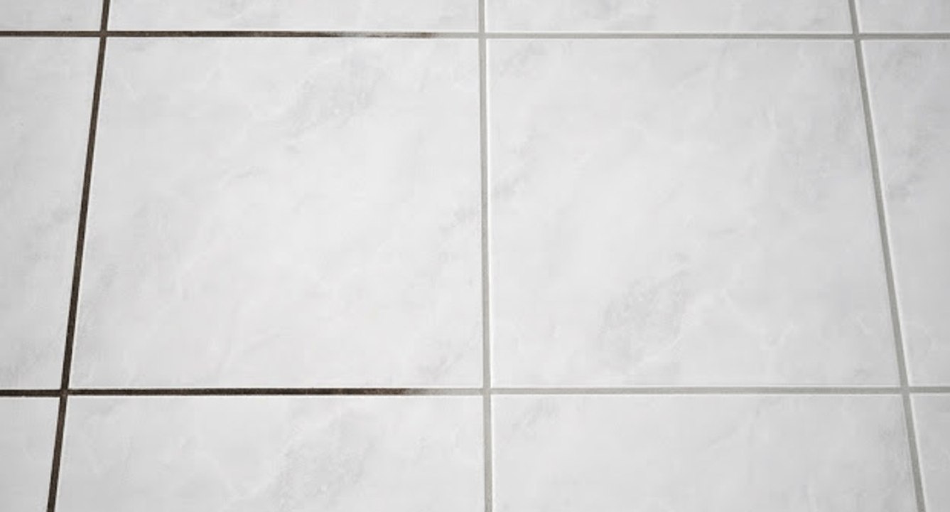 Mit nur wenigen Zutaten bekommst du schwarz gewordene Fliesenfugen ruckzuck wieder sauber