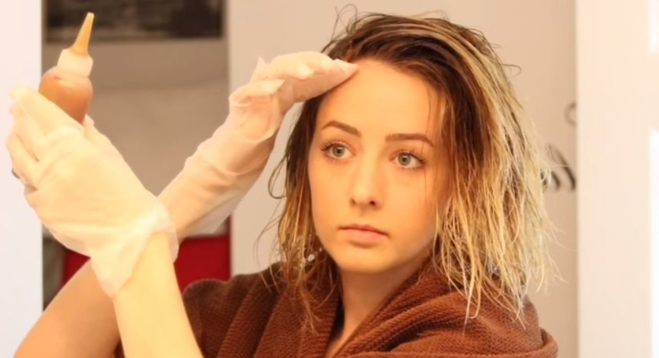 So kannst du deine Haare problemlos selber färben