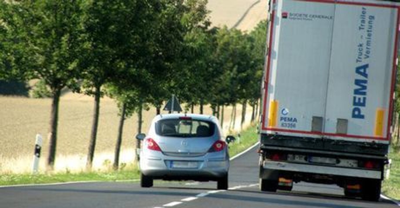 Experten fordern neues Tempolimit auf deutschen Landstraßen