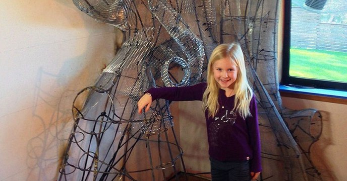 Vater baut 1,5 Jahre im Kinderzimmer seiner Tochter. Das Ergebnis ist wie von einer anderen Welt.