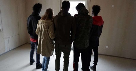 Kranke Frau macht etwas mit Asylbewerbern. Sie will anonym bleiben.