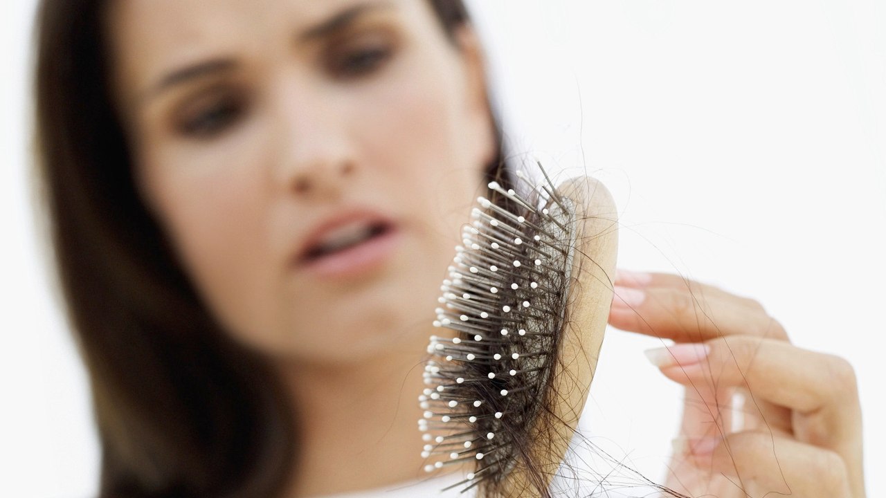 Haarausfall stoppen: was hilft?