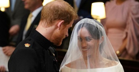 Lippenleser verraten, was Harry zu Meghan am Traualter gesagt hat