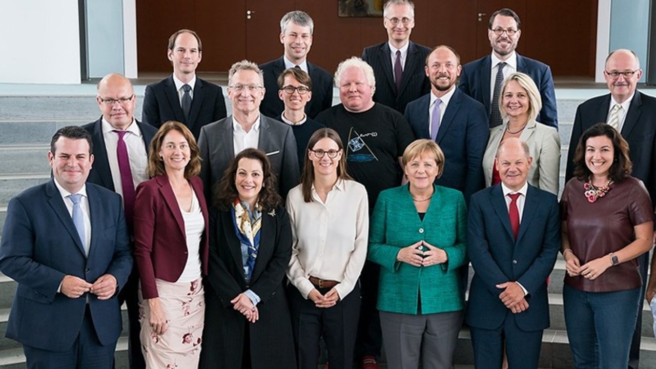 Ganz Deutschland lacht über ein Detail auf diesem Angie-Foto