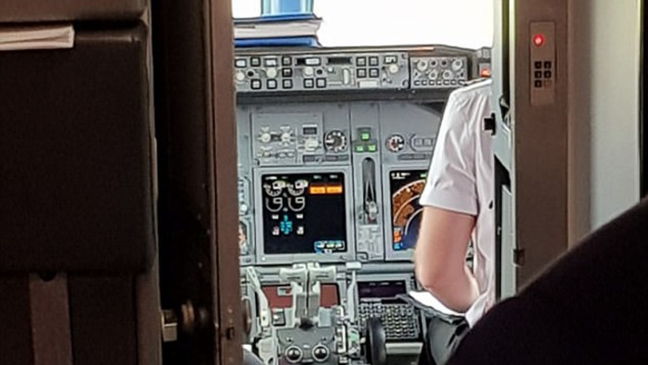 Was dieser passagier im cockpit entdeckt, beschert ihm schweisausbrüche