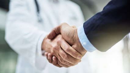 Händeschütteln soll jetzt verboten werden