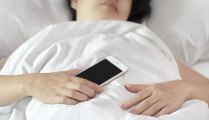 Warum du niemals mit deinem Smartphone schlafen solltest