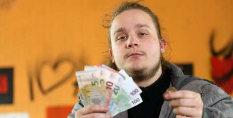 Armes Deutschland: Zuschauer sprachlos, als junger Hartz-IV-Empfänger Geld in Holland verprasst