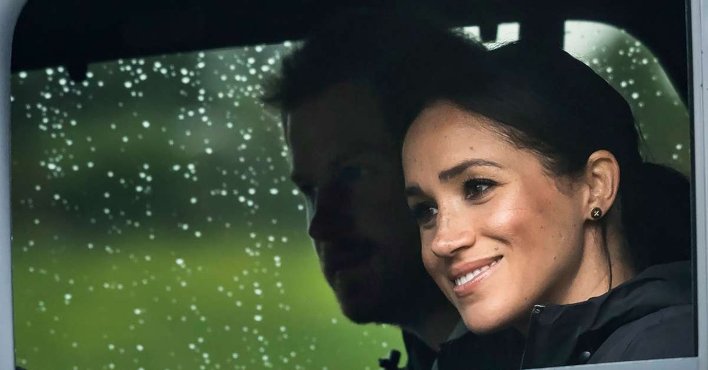 Prinz Harry schütz seine schwangere Frau vor einem starken Mann