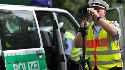 Raser: Mit 14 km/h zu schnell geblitzt, doch die Polizei gratuliert ihm nur!