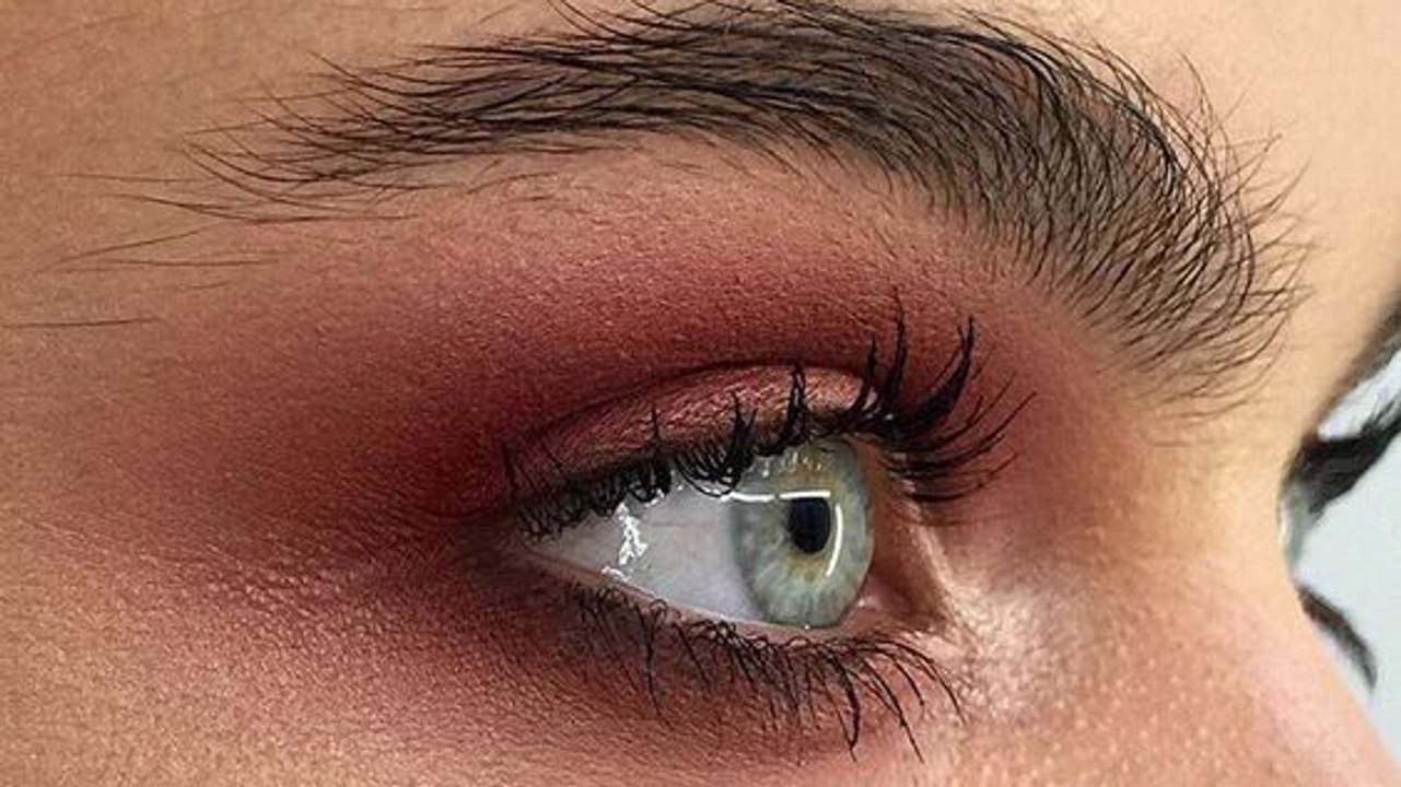 Das ist die Trendfarbe des Winters - perfekt für Smokey Eyes