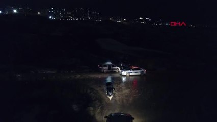 Son dakika haberleri! İSTANBUL-BÜYÜKÇEKMECE'DE POLİSLER HELİKOPTER VE İŞ MAKİNESİYLE ARAMA YAPTI