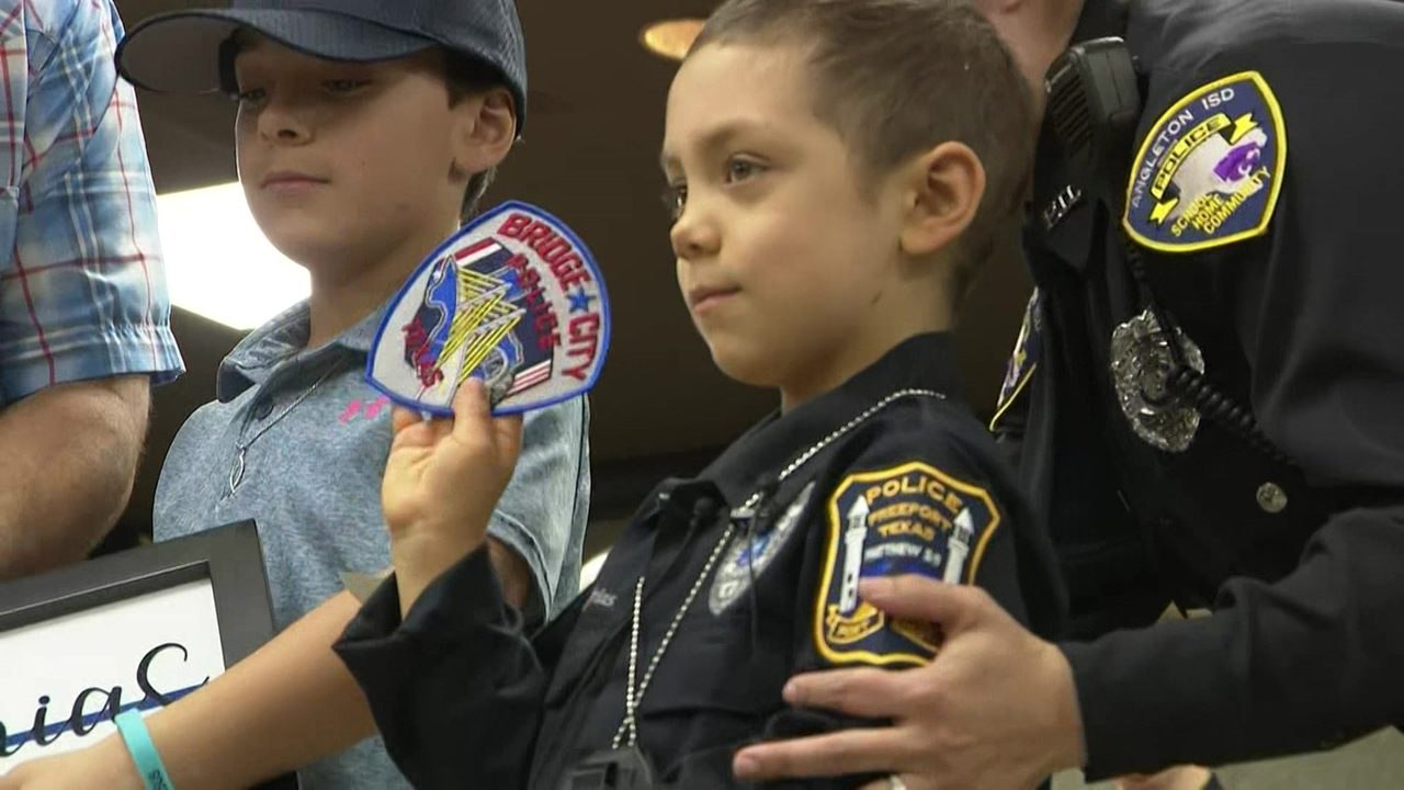 Das kleine Mädchen (6) ist krebskrank: Die Polizei erfüllt ihr ihren größten Wunsch!