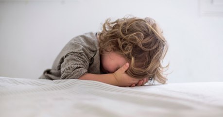 Ellis klagt über Kopfschmerzen. Am nächsten Tag liegt er im Koma