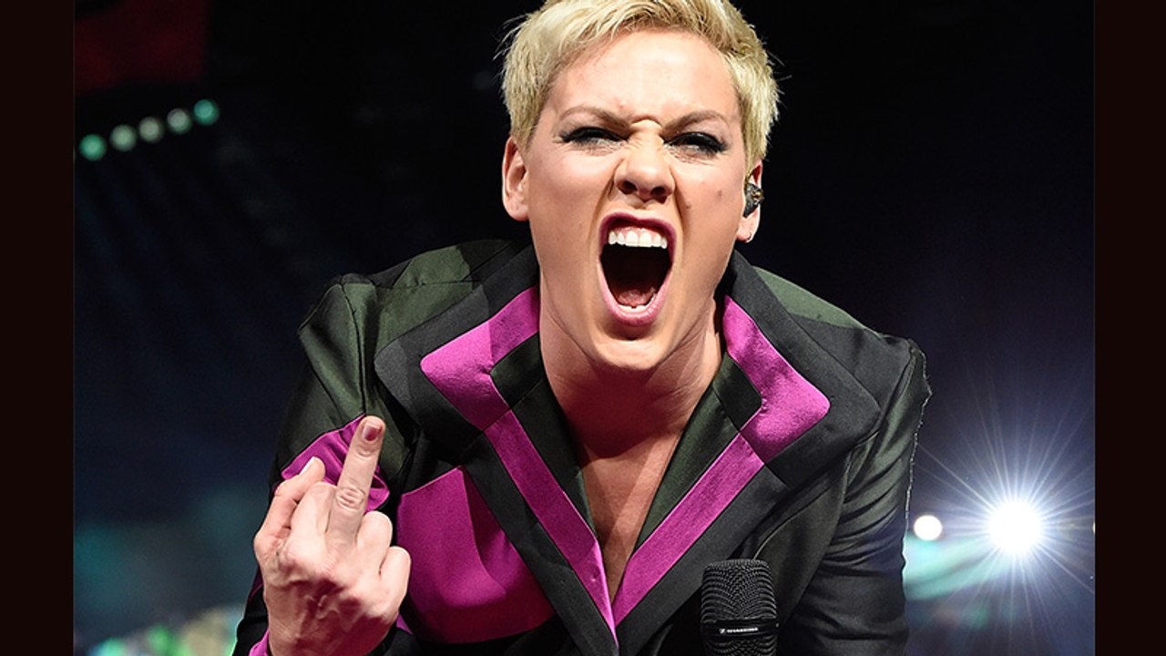 Pink postet Urlaubsbild. Ein Detail sorgt für starke Kritik