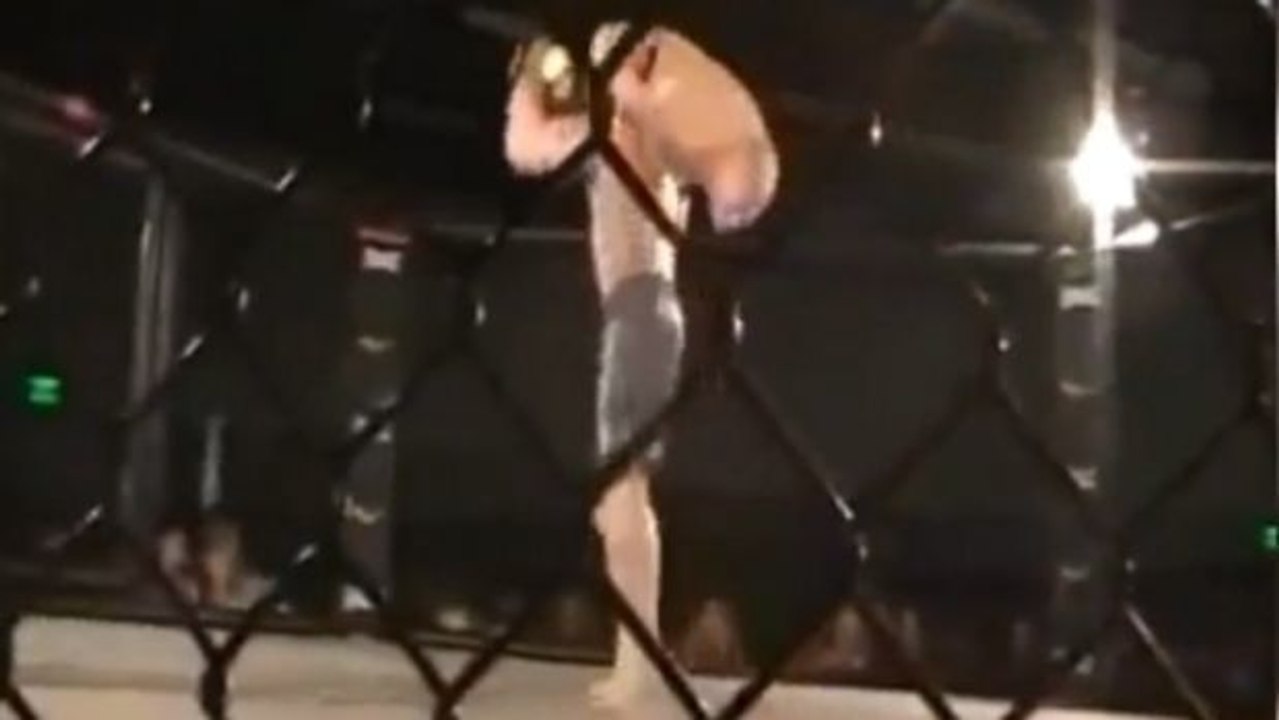 MMA: Er zersplittert sich das Knie während des Kampfes