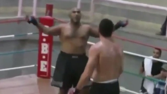 MMA: Er wird für seine Arroganz mit einem K.O. bestraft