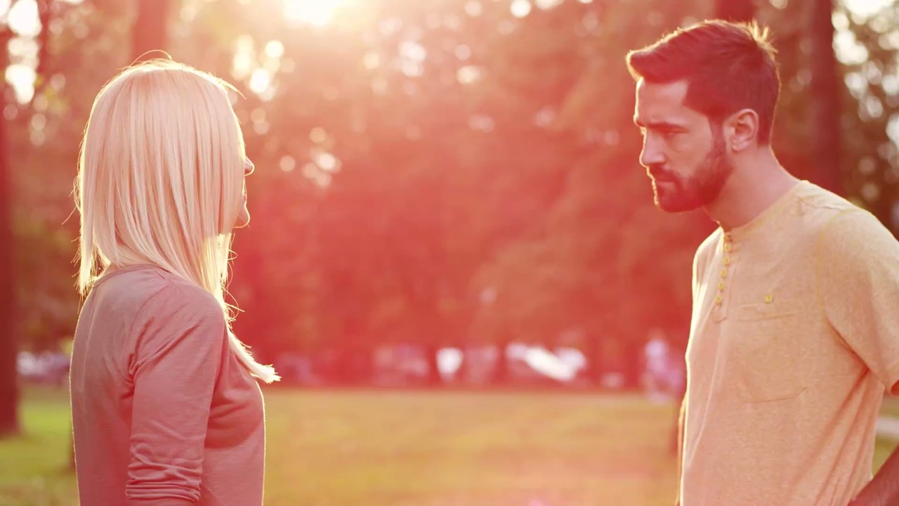 Um Beziehung zu retten: Paar kettet sich für 3 Monate mit Handschellen aneinander