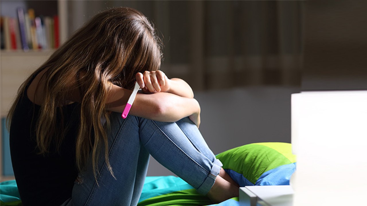 Trotz 'Männerhormone': 17-jähriges Hartz-IV-Mädchen ungewollt schwanger