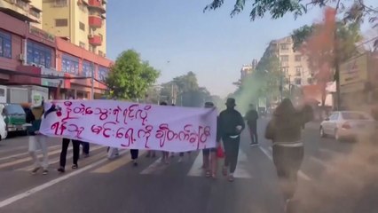 미얀마 쿠데타 1년 맞아 침묵 파업·기습 시위 / YTN