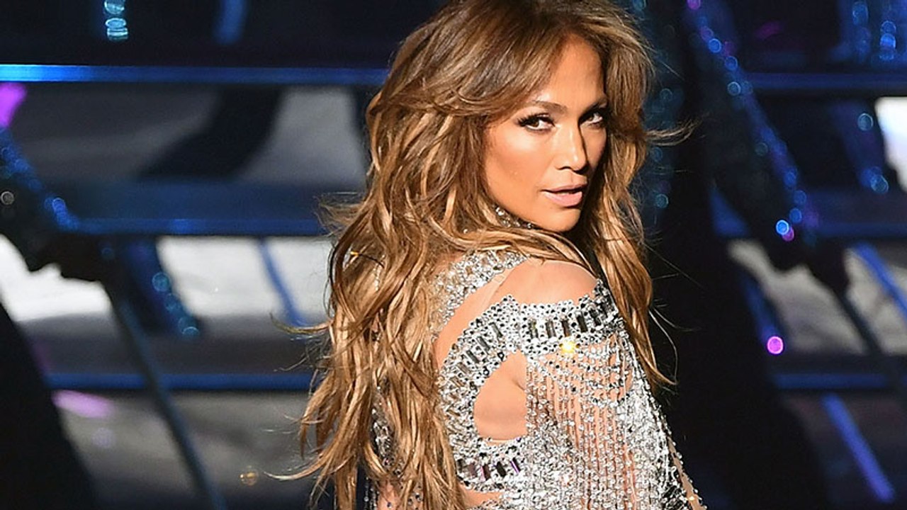 Jennifer Lopez sieht in ihrem Badeanzug einfach atemberaubend aus!