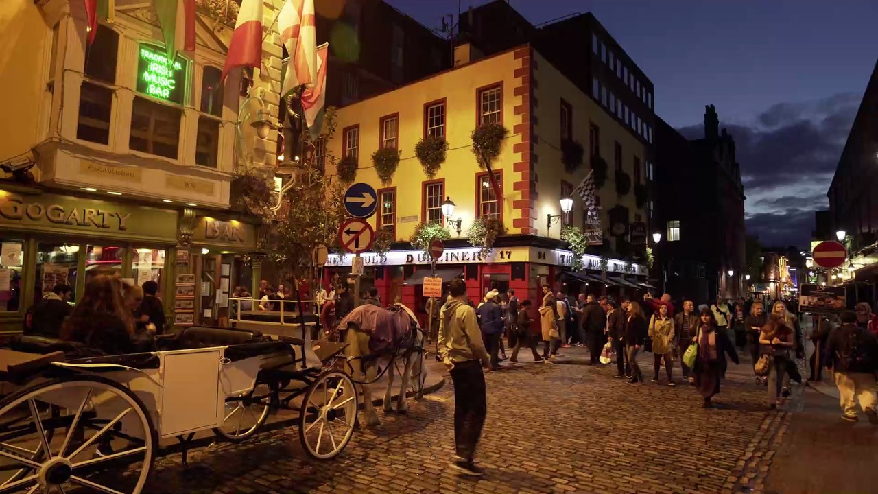 Schwangere wird wegen Lockdown in Irland festgehalten, doch das rettet ihrem Baby das Leben